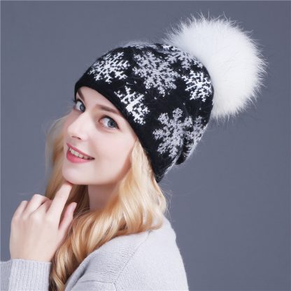 Trendy Pom Pom Beanie - Image 3