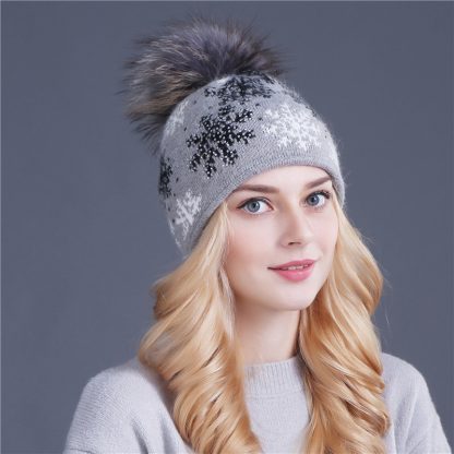 Trendy Pom Pom Beanie - Image 4