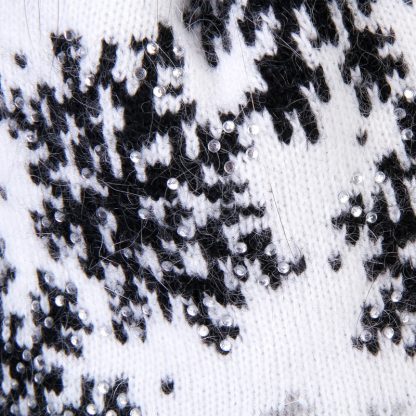 Trendy Pom Pom Beanie - Image 5